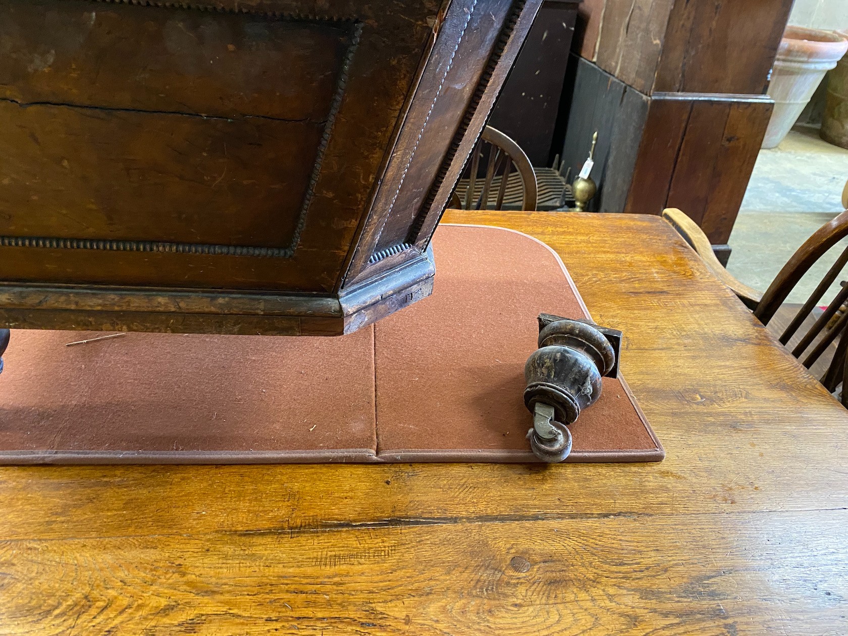 A George IV octagonal mahogany cellarette lacking cover, width 69cm, depth 54cm, height 50cm